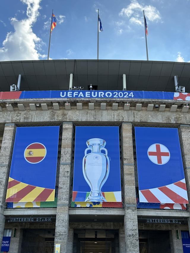 KAIYUN SPORTS-索斯盖特笑谈悲喜往事 凯恩：愿用一切换冠军