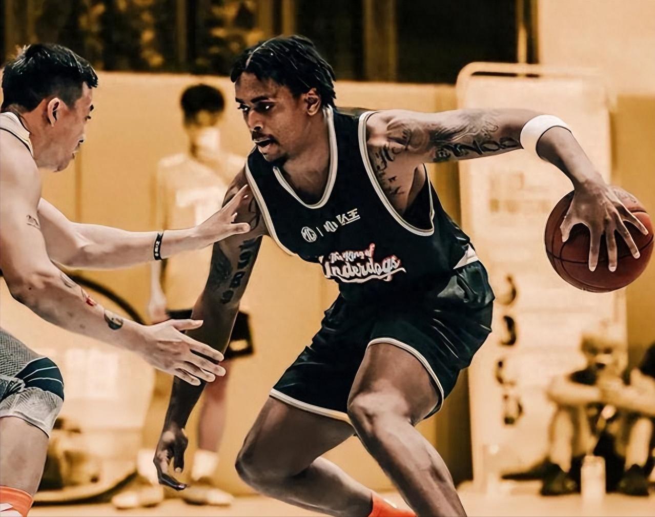 KAIYUN SPORTS-天赋比肩爱德华兹，却在中国打野球谋生？尼文·哈特的逐梦之路
